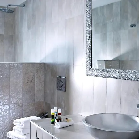 Venetian-style Santorini 1 Bedroom Astroglia Beautiful Caldera Sea Views Private Jacuzzi *